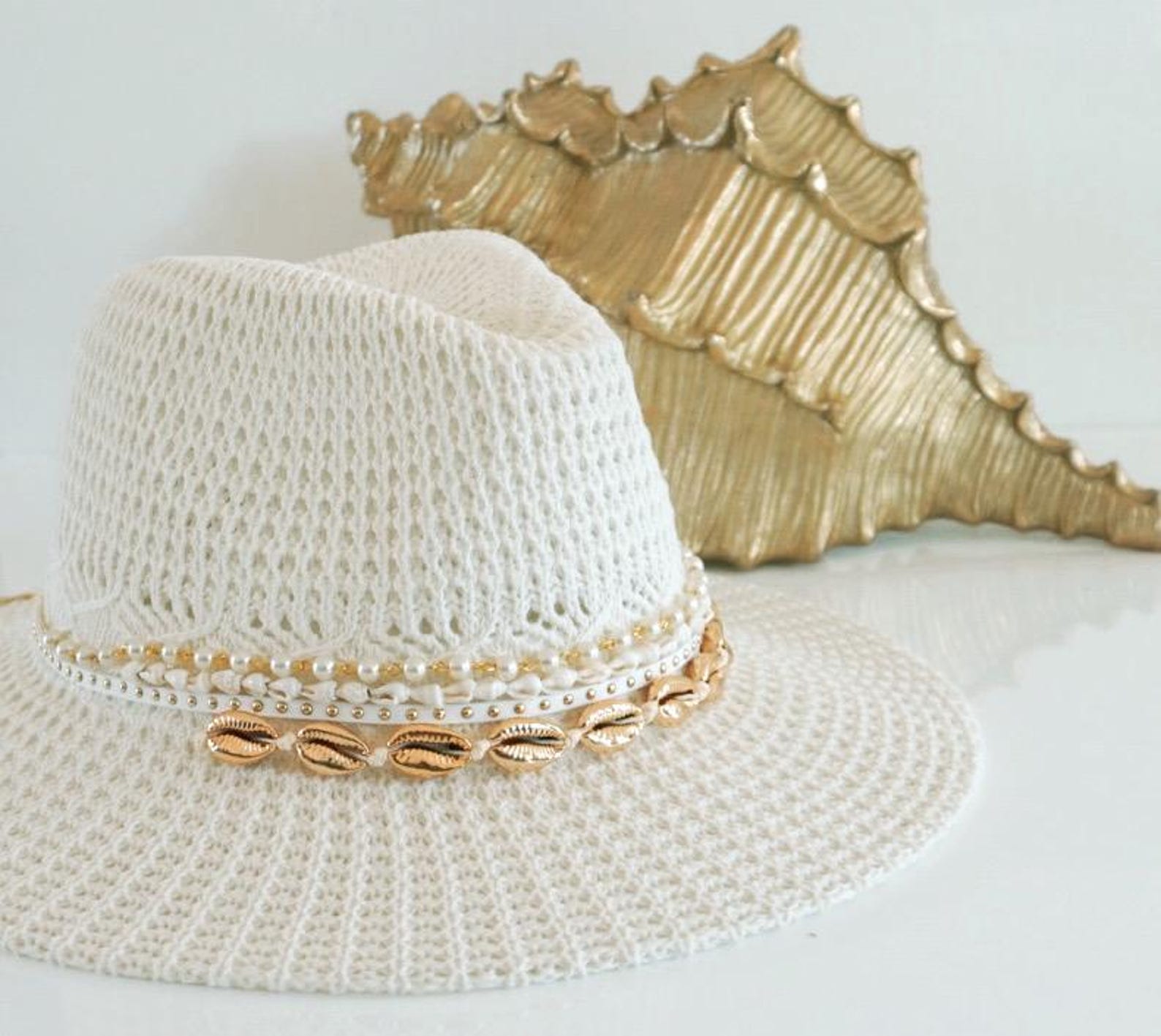 Beach Fedora with Cowrie Shells & Pearls Wide Brim Sun Hat Boho Summer Straw Hat for Women Festival Hat Handmade Elegant Honeymoon hat