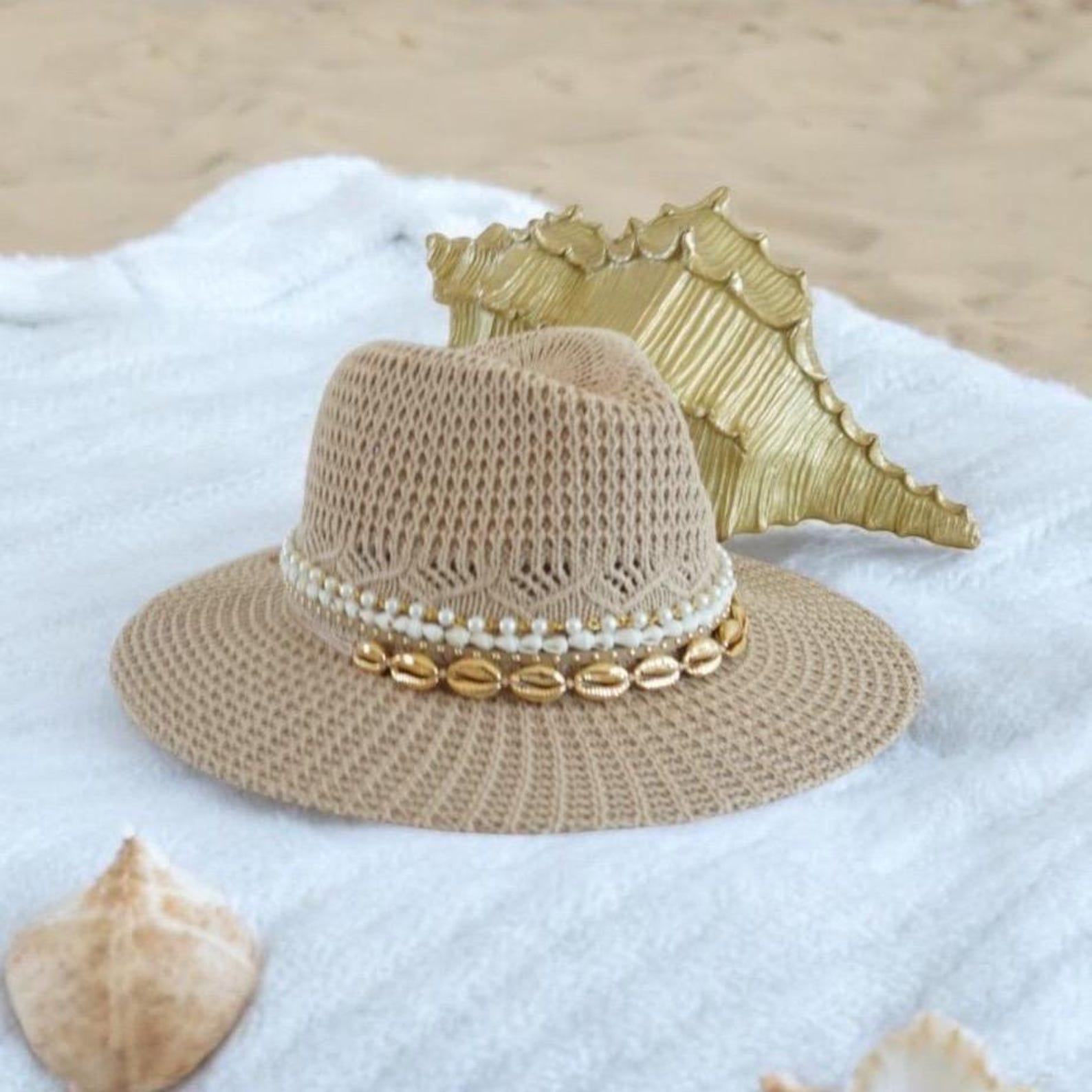 Beach Fedora with Cowrie Shells & Pearls Wide Brim Sun Hat Boho Summer Straw Hat for Women Festival Hat Handmade Elegant Honeymoon hat